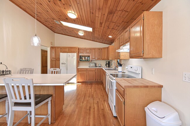 Building Photo - Winter Rental: Wingaerchic (Dog-friendly!)