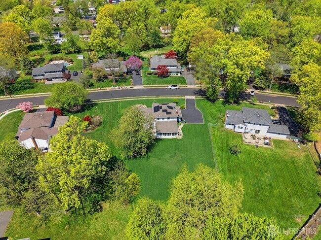 Building Photo - 34 Ventnor Dr
