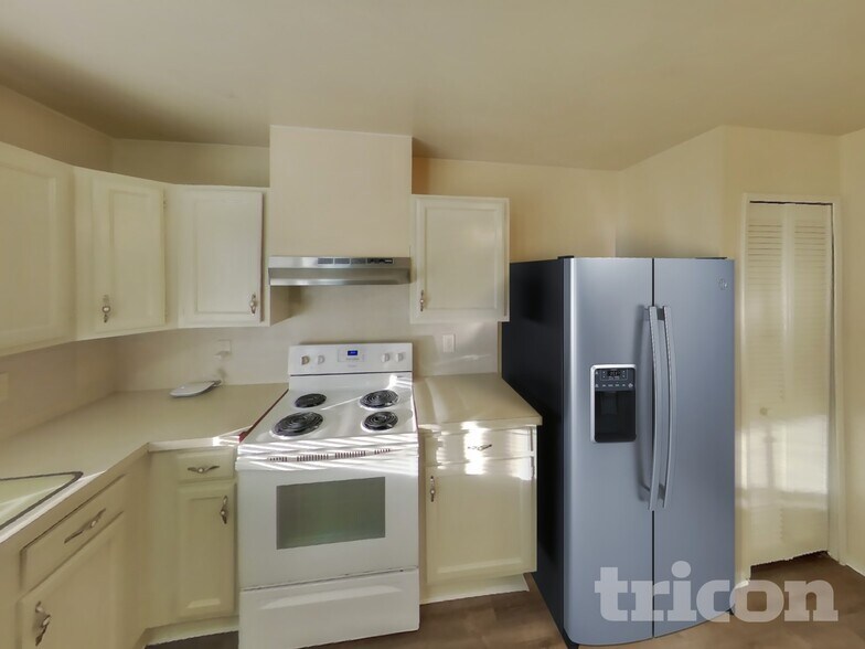 Building Photo - 345 Ivy Way