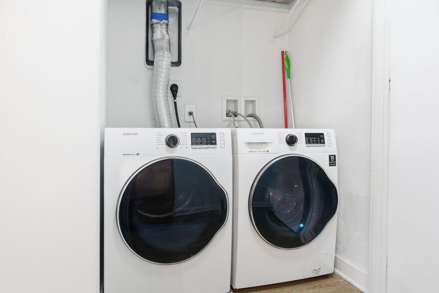 Building Photo - 1900 Barton Springs Rd