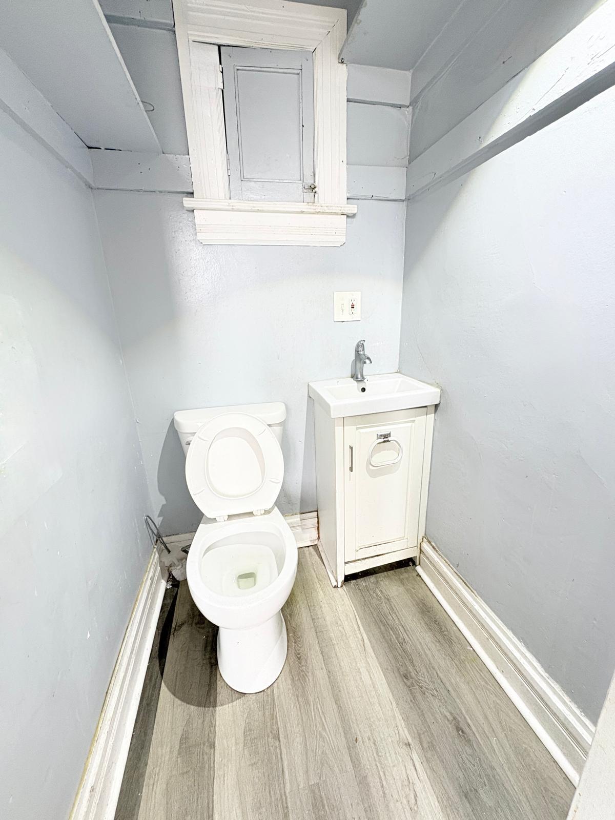 Building Photo - 833 N Michigan St