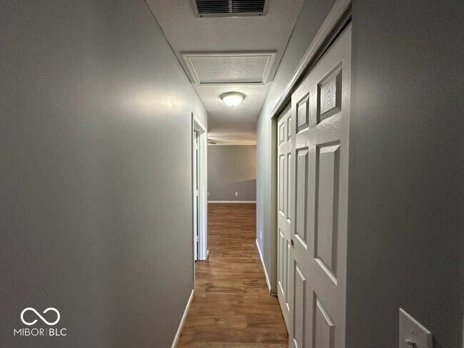 Building Photo - 6903 Governors Pointe Blvd