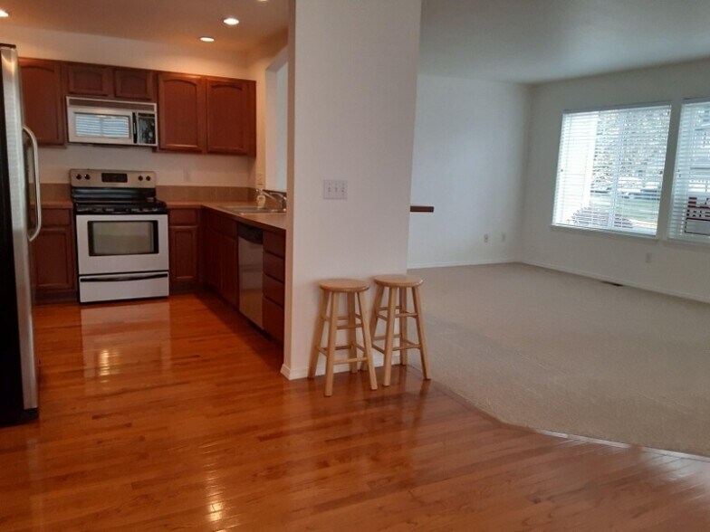 Building Photo - 2730 10th Ct SE