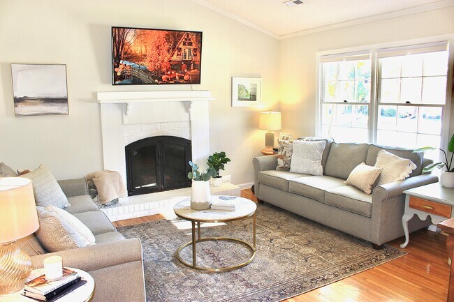 Building Photo - 316 Vinecrest Dr