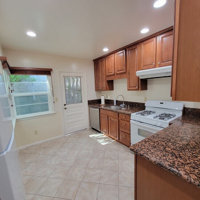Kitchen - 1331 Barrington Way