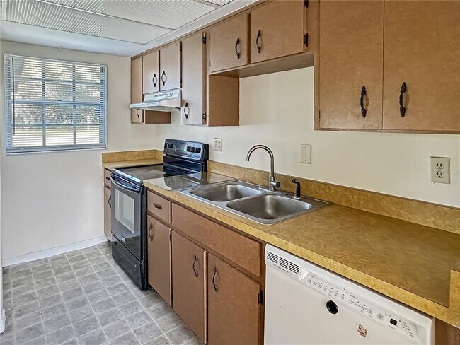 Building Photo - 590 Belltower Ave