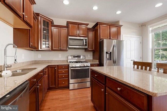 Building Photo - 102 Vista Knoll Dr