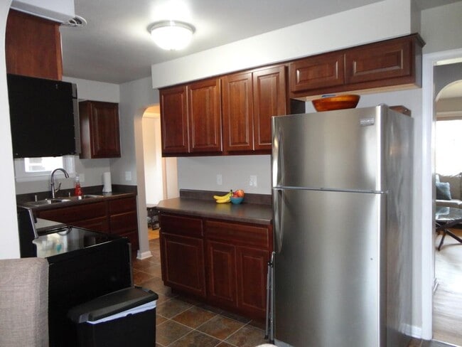 Building Photo - 7422 N Navajo Rd