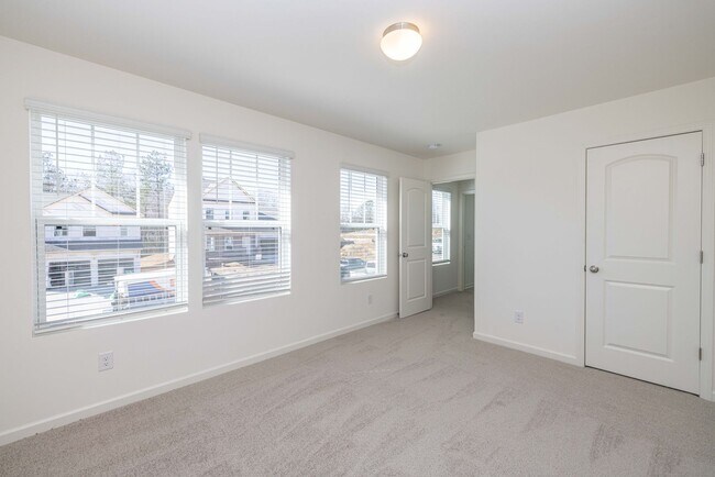 Building Photo - 4 Bedroom Home Piedmont School District AV...
