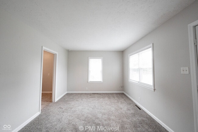 Building Photo - 1615 E Southport Rd