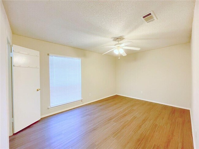 Building Photo - 11807 Knights Bridge