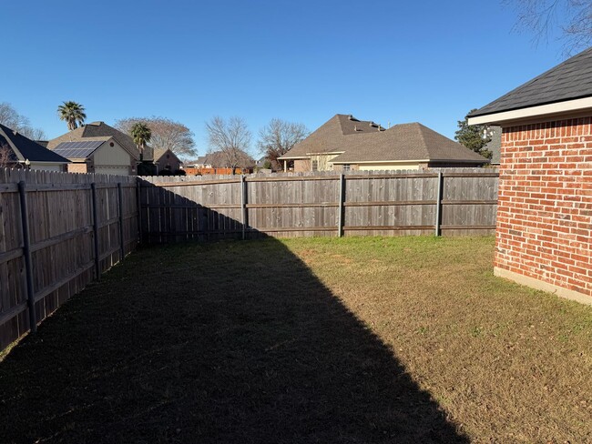 Building Photo - Lovely Home for Lease in Plantation Trace Garden Homes - Bossier City, LA 71112
