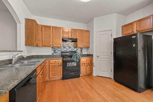 Building Photo - 3 Bedroom Townhome in Alpharetta