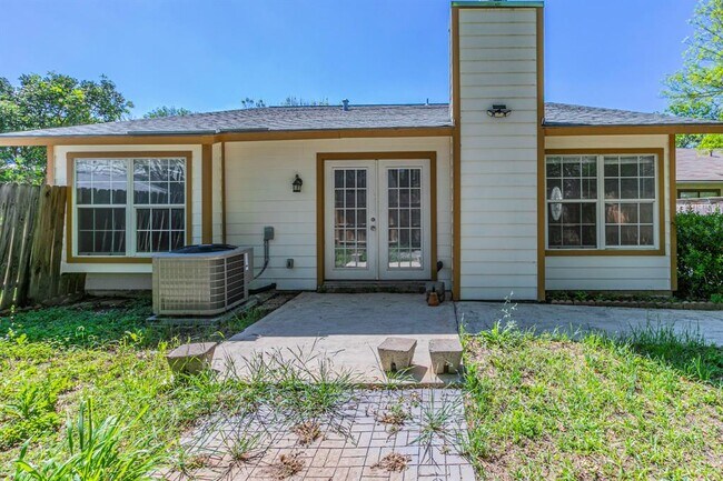 Building Photo - 9411 Valley Moss