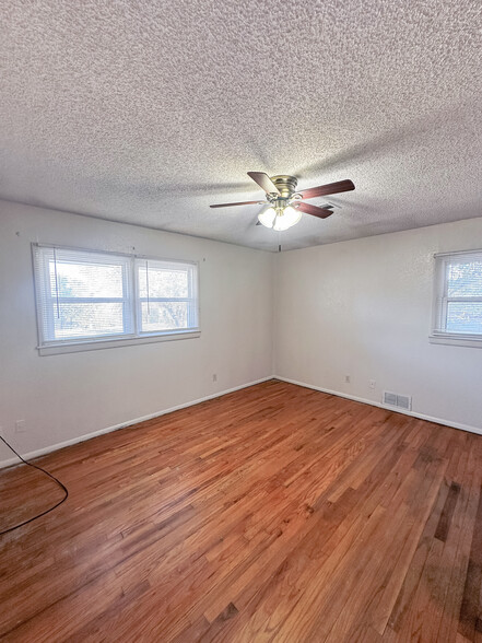 Building Photo - 924 NW Runyon Rd