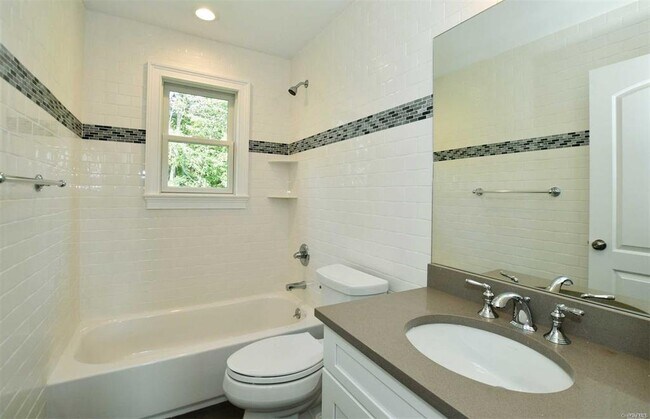 Building Photo - 52 Hillside Pl