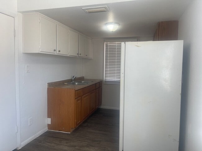 Building Photo - 48th St and Broadway,Single story 2 bed, 1...