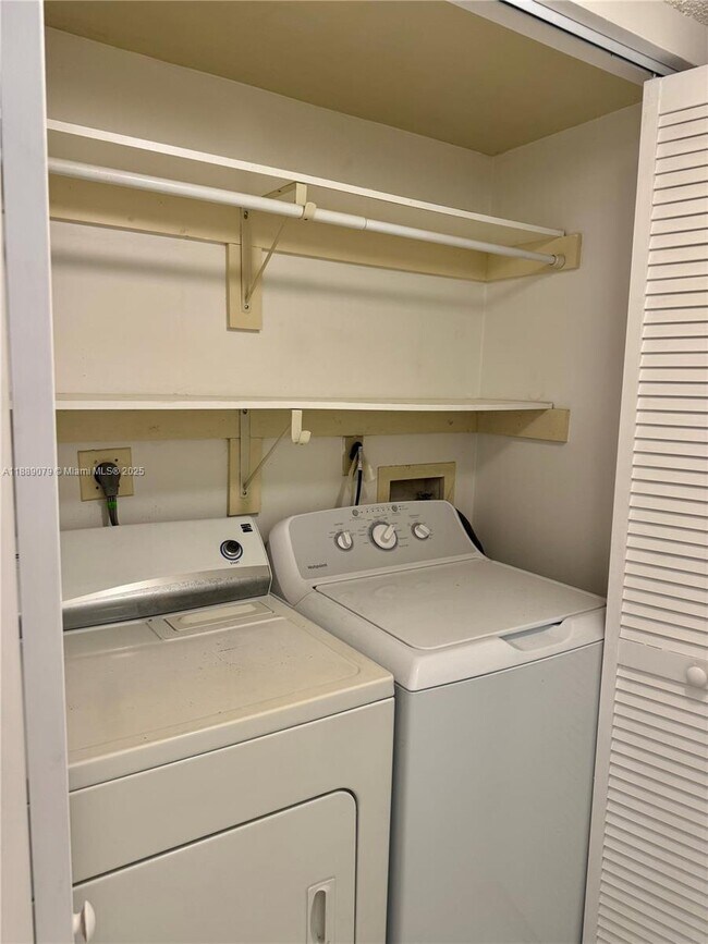 Building Photo - 110 Gardens Dr