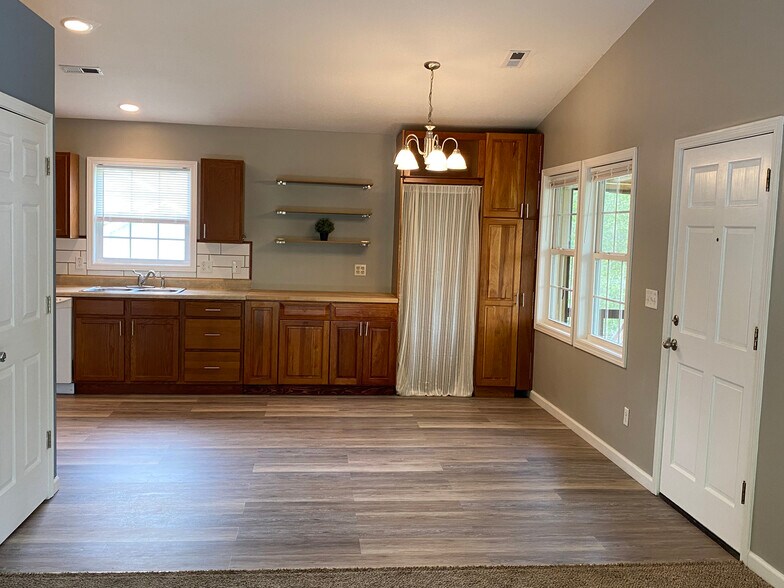 Kitchen and dining - 12 Brookside Cir