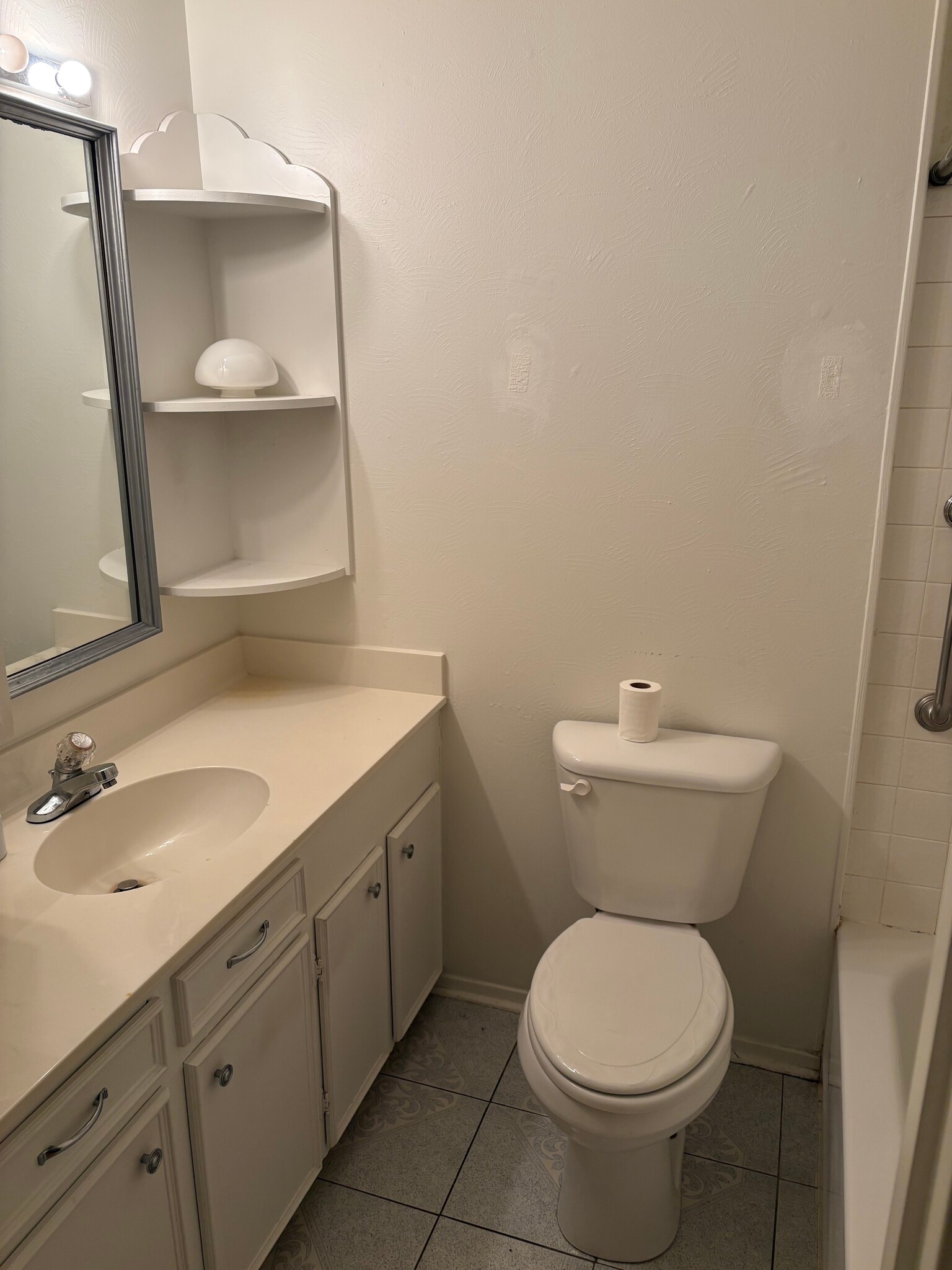 Building Photo - 206 Cedarcrest Dr