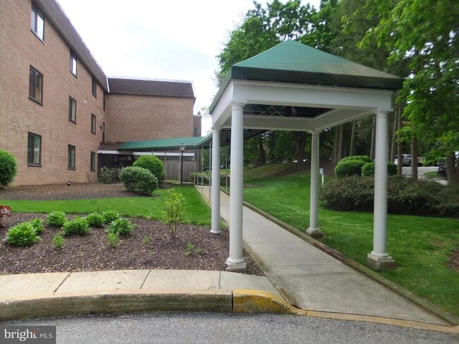 Building Photo - 1650 Oakwood Dr