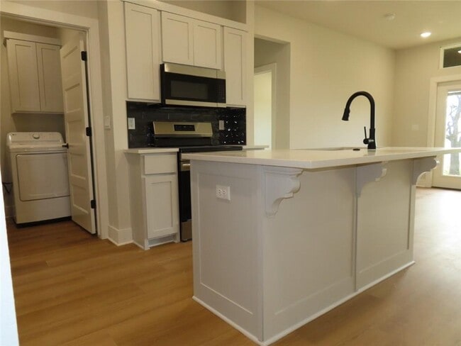 Building Photo - 1891 Lapis Ave