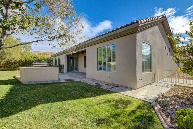 Building Photo - Anthem country Club Golf Community Beauty