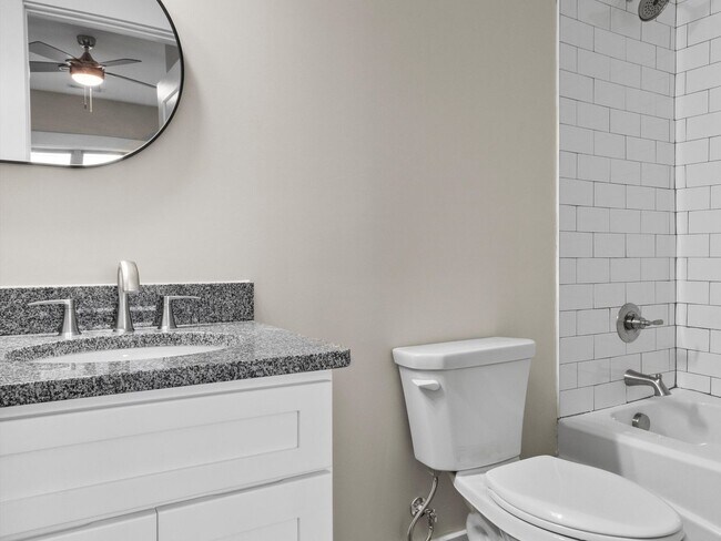 Building Photo - Enjoy privacy and seclusion while still being in Athens City!