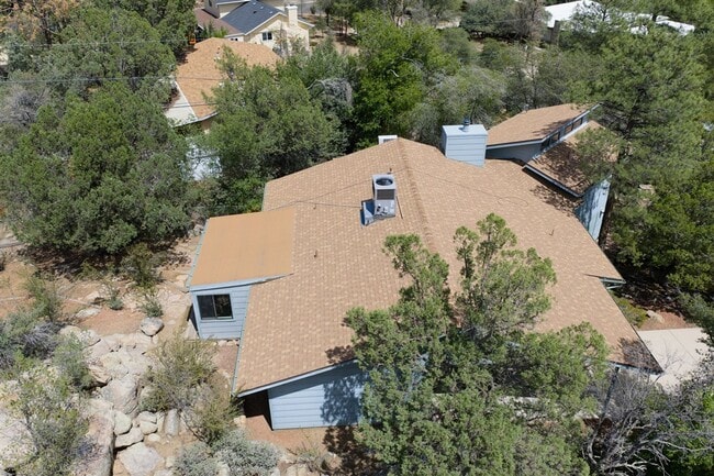 Building Photo - 3 bedroom, 3 bath home close to downtown P...