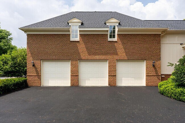 Building Photo - 7200 Ashcombe Ct