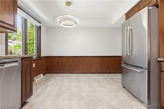 Building Photo - 2056 Laurel Hill Dr