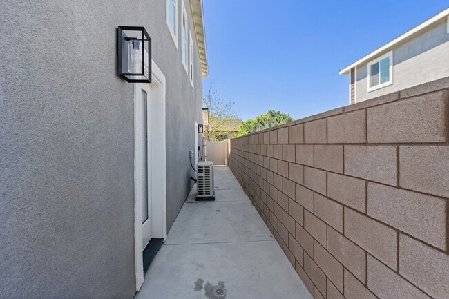 Building Photo - BRAND NEW HOME