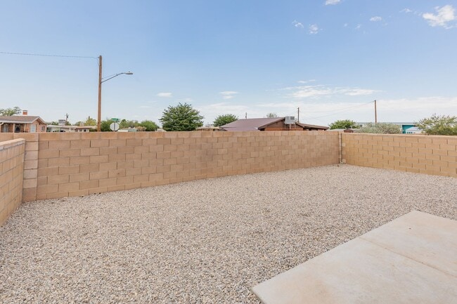 Building Photo - Beautiful 3 Bedroom/2 Bath Home