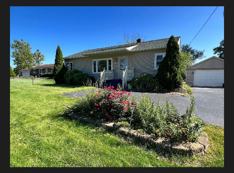 Front - 8431 W 135th St