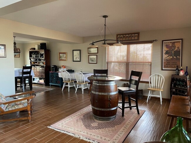 Building Photo - Broadmoor Glens Home