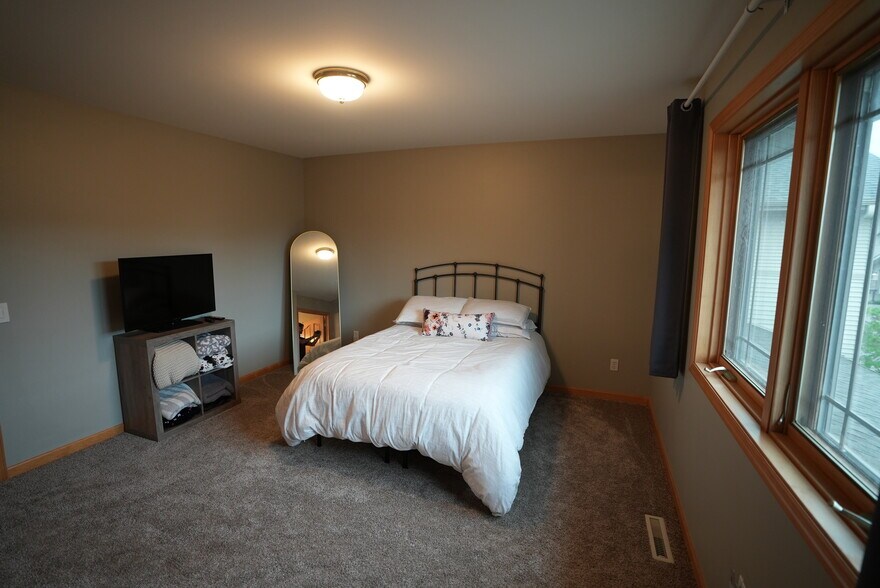 2nd bedroom - 54 Wood Brook Way