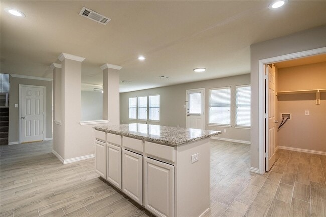 Building Photo - 1528 Canary Dr