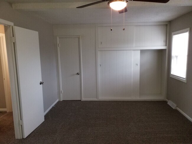 Building Photo - AVAILABLE NOW! Liberty Home 3 Bed 2 Bath 2...