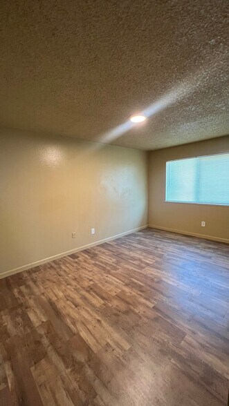 Building Photo - 738 Bedlow Dr