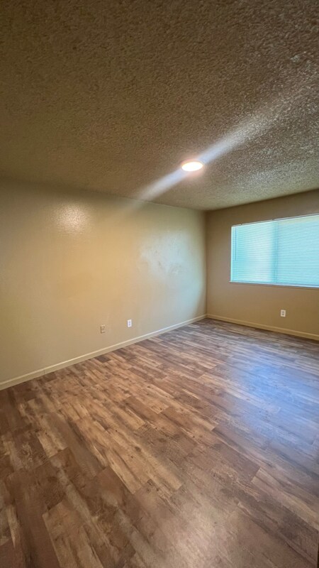 Building Photo - 738 Bedlow Dr