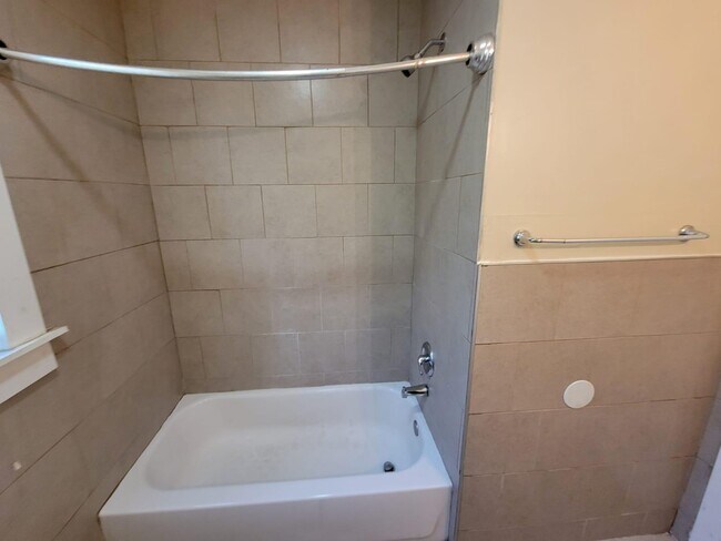 Building Photo - 489 Quinnipiac Ave