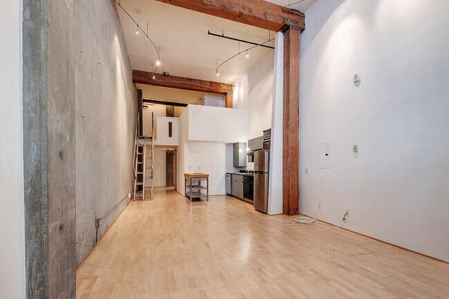 Building Photo - 461 2nd St