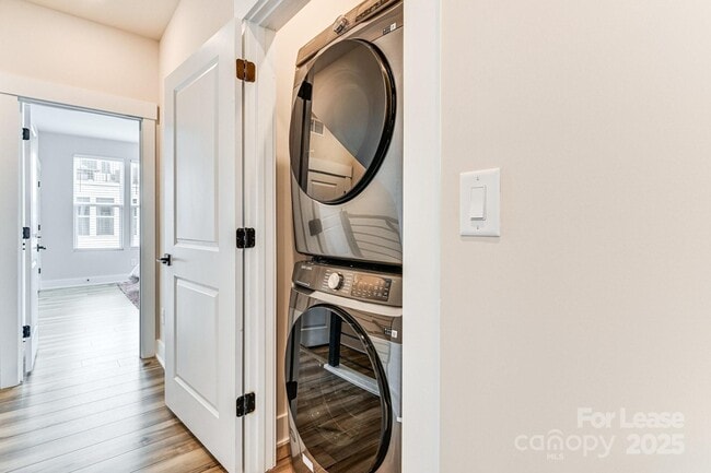 Building Photo - 3003 Jolene Ct