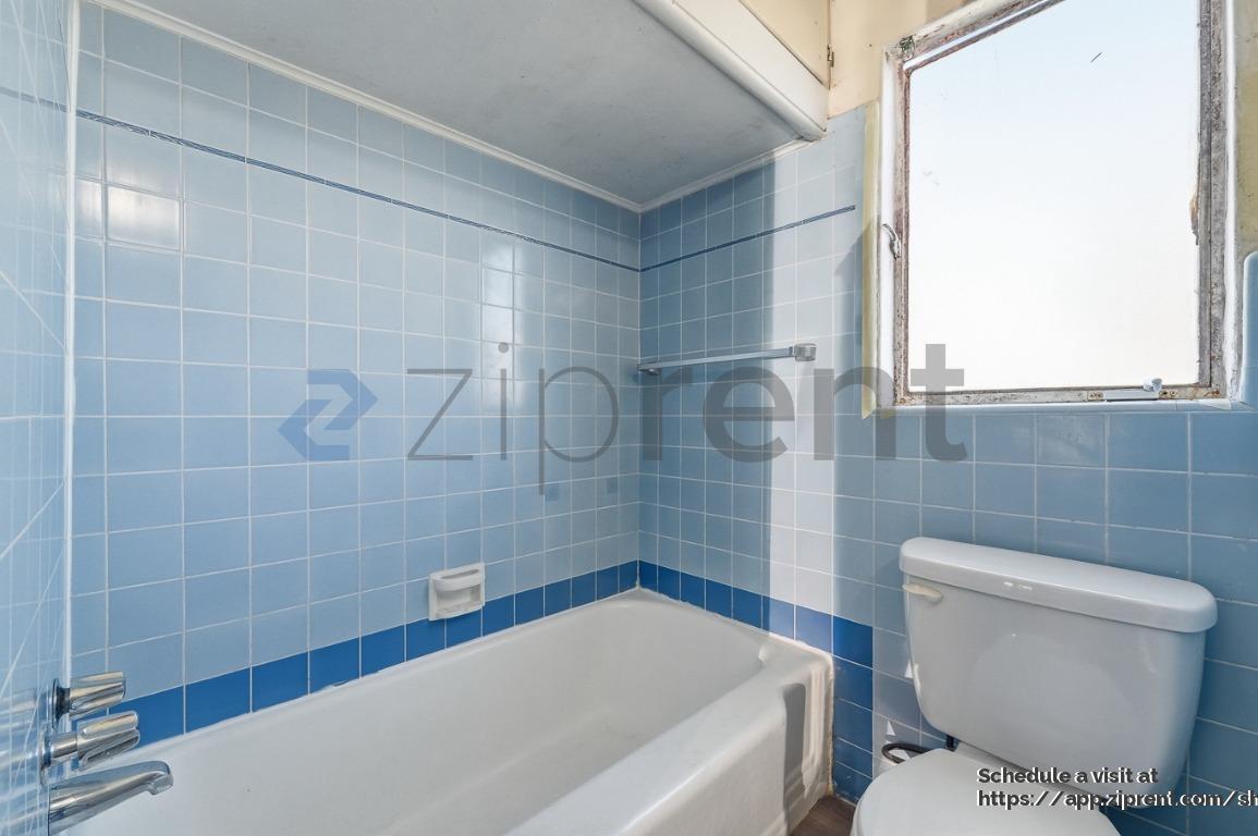 Building Photo - 139 W 18th St