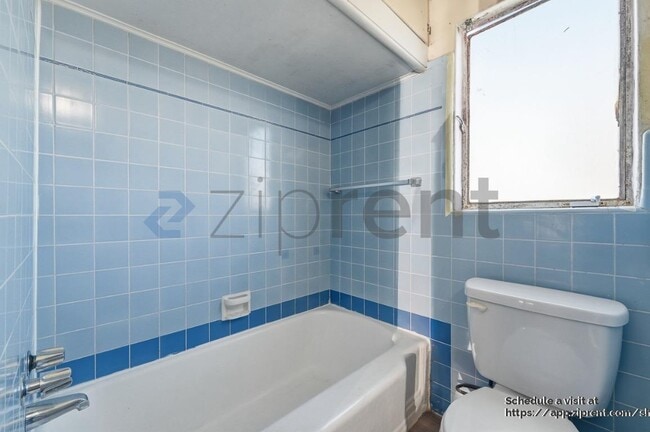 Building Photo - 139 W 18th St