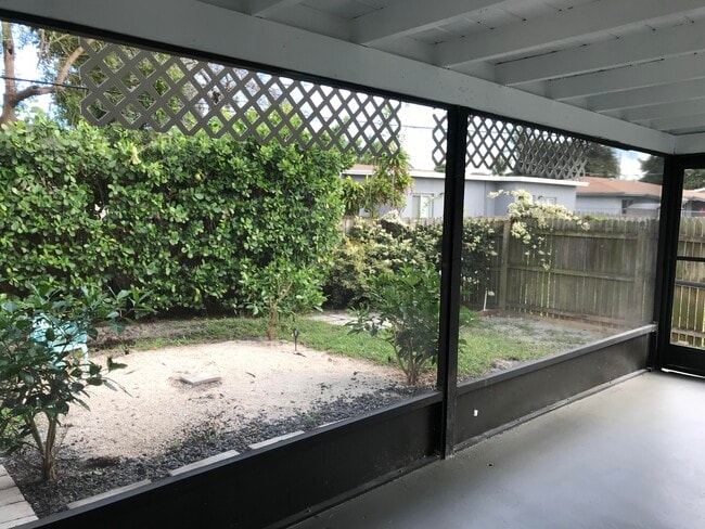 Building Photo - 2858 N Dixie Hwy