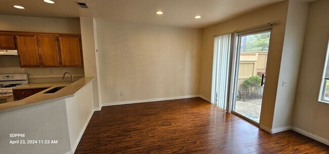 Building Photo - SCRIPPS RANCH - Ivy Hill - Nice 3 Bedroom / 2.5 Bath Townhouse.  AVAILABLE 08/17/2026.