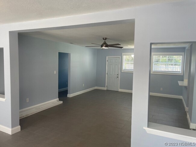 Building Photo - 255 Oak Ln