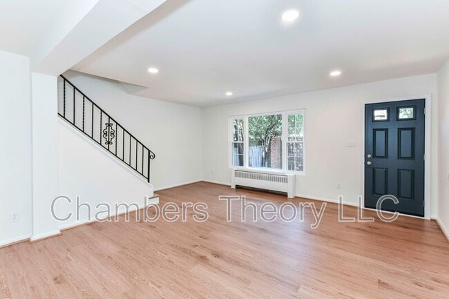 Building Photo - 3016 Mt Vernon Ave