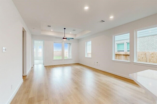 Building Photo - 9510 Dearborn Creek Dr